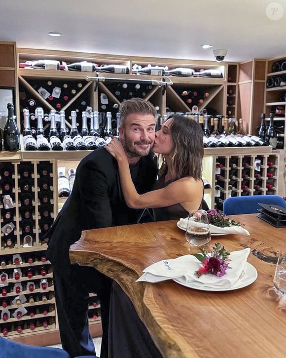 Sa célèbre épouse Victoria, elle, n'aurait presque jamais osé imaginer qu'une telle chose puisse arriver. 

Capture d'écran de Victoria Beckham et David Beckham sur Instagram ©Photo Press Service / BESTIMAGE