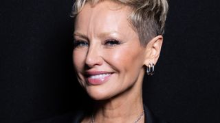 Avocate à Paris et maman célibataire, Adriana Karembeu en dit plus sur sa petite soeur Natalia dont elle est si fière