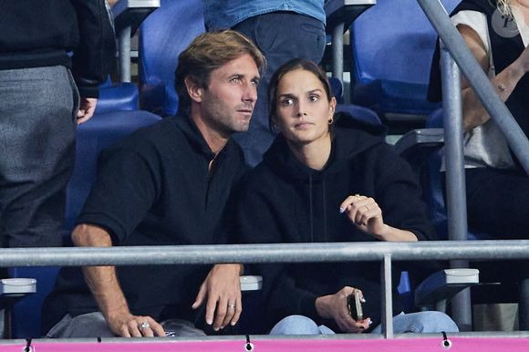 Camille Lou et son compagnon Romain Laulhé dans les tribunes du match de Coupe du monde de rugby opposant l'Irlande à l'Ecosse (36-14) au stade de France à Saint-Denis, proche Paris, Seine Saint-Denis, France, le 7 octobre 2023. © Jacovides-Moreau/Bestimage