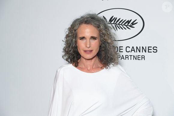 Andie MacDowell au dîner L'Oréal Paris en l'honneur des femmes du cinéma lors du 78ème Festival International du Film de Cannes, le 14 mai 2025. 

Photo : Lionel Urman / Bestimage