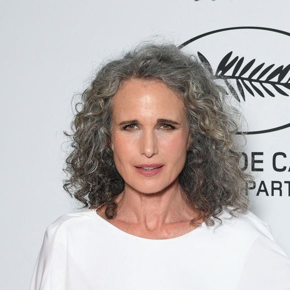 Andie MacDowell au dîner L'Oréal Paris en l'honneur des femmes du cinéma lors du 78ème Festival International du Film de Cannes, le 14 mai 2025. 

Photo : Lionel Urman / Bestimage