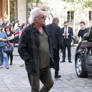 Une présence qui a sans doute rassuré les plus inquiets pour sa santé
Didier Barbelivien assiste aux obsèques de Philippe Labro à l'église Saint Germain des Prés à Paris, France, le 13 juin 2025. Philippe Labro, journaliste, auteur, réalisateur et compositeur prolifique, est décédé à l'âge de 88 ans des suites d'un cancer le 4 juin. Photo by Nasser Berzane/ABACAPRESS.COM