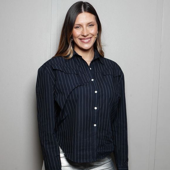 Il s'agit de Camille Cerf.

Exclusif - Camille Cerf - Backstage de l'enregistrement de l'émission "100% Logique", présentée par C.Féraud et diffusée le 12 octobre sur France 2
© Christophe Clovis / Bestimage