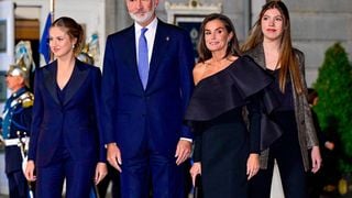 Letizia et Felipe VI d’Espagne aux côtés de leurs fille Leonor et Sofia : leur carte de voeux hautement symbolique enfin dévoilée