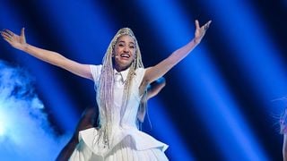 Du haut de ses 17 ans, Monroe (représentante de la France à l’Eurovision 2026) a changé son hygiène de vie pour le concours