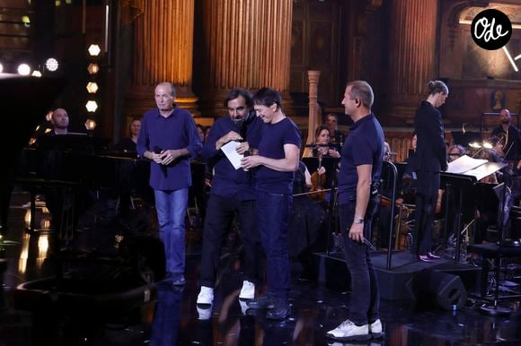 Exclusif - Le groupe de musique corse "I Muvrini" (Alain Bernardini, Jean-François Bernardini et Stéphane Magiantini) avec André Manoukian lors de l'enregistrement de l'émission "Le Grand Echiquier - Méditerrannée" présentée par A.Manoukian et C.Chazal et diffusée le 2 juillet 2026 sur France 2, à Versailles, France, le 1er juillet 2025. © Jack Tribeca/Bestimage