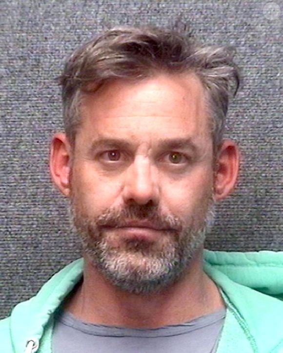 Anciennement tourmenté, il s'était récemment consacré avec passion à la peinture.

Mug shot de Nicholas Brendon, acteur de la série "Buffy contre les vampires", arrêté Samedi soir à Myrtle Beach en Floride pour ivresse sur la voie publique