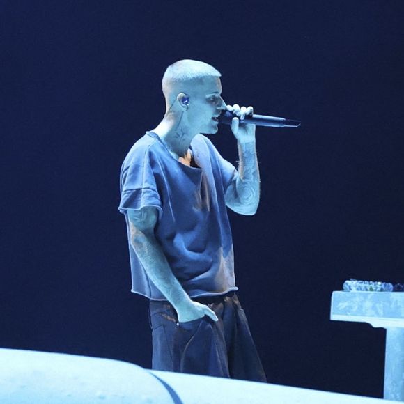 Justin Bieber a fait son grand retour sur scène à Coachella après quatre ans d’absence…

Justin Bieber le deuxième jour du premier week-end du 2026 Coachella Valley Music and Arts Festival à Indio, en Californie. © Backgrid USA / Bestimage