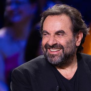 Exclusif - André Manoukian lors de l'enregistrement de l'émission "La Boîte à secrets", présentée par F.Bollaert et diffusée le 16 janvier 2026 sur France 3, dans les studios du Lendit à Saint-Denis, France, le 16 décembre 2025. © Cyril Moreau/Bestimage