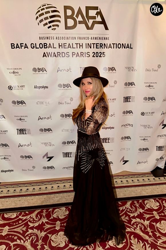 Hélène Ségara porte une robe Christophe Guillarmé pour la cérémonie BAFA Paris Franco Arménienne à l'Intercontinental Paris le 21 novembre 2025. © Christophe Guillarmé via Bestimage