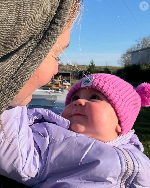 Laure Larrory et sa fille se regardent le 14 mars 2025 ©Laure Larrory