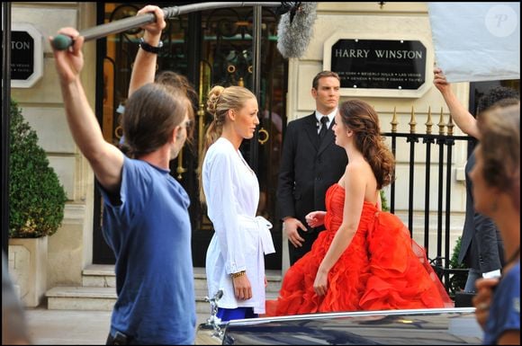 Blake Lively et Leighton Meester lors du tournage de Gossip Girl à Paris.