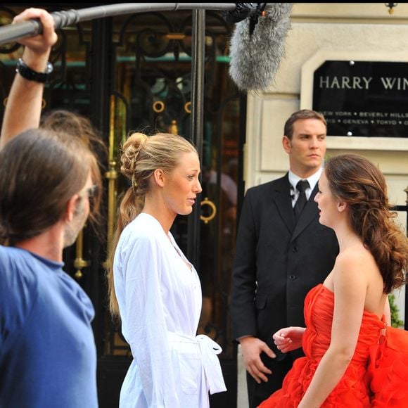 Blake Lively et Leighton Meester lors du tournage de Gossip Girl à Paris.