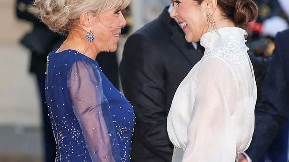 Brigitte Macron main dans la main avec la reine Mary du Danemark, un dîner d'Etat qui en dit long sur leur relation !