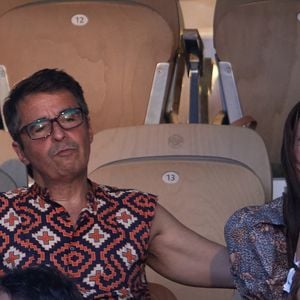 Ariel Wizman et sa compagne Osnath Assayag dans les tribunes lors des Internationaux de France de Tennis de Roland Garros 2023. Paris, le 7 juin 2023. © Jacovides-Moreau / Bestimage