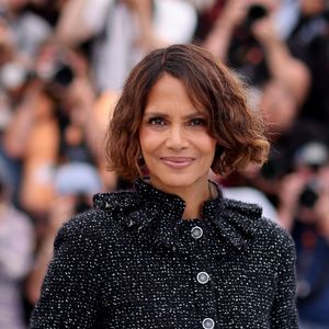 Info - Halle Berry contrainte de "changer" de robe pour l'ouverture du festival de Cannes car la traîne est trop longue - Halle Berry - Photocall du jury des longs métrages lors du 78ème Festival International du Film de Cannes, le 13 mai 2025. 
© Jacovides / Moreau / Bestimage