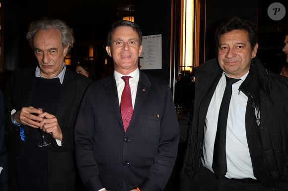 Georges-Marc Benamou, Manuel Valls et Laurent Gerra - 29ème cérémonie des Lauriers de l'Audiovisuel au théâtre Marigny à Paris le 26 février 2024.  © Coadic Guirec/Bestimage