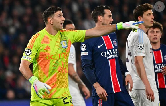 Emiliano Martinez et Fabian Ruiz - Match de quart de finale aller de Ligue Des Champions 2024-2025 (LDC) "PSG - Aston-Villa (3-1)" au Parc des Princes, le 9 avril 2025. Christian Liewig / Bestimage