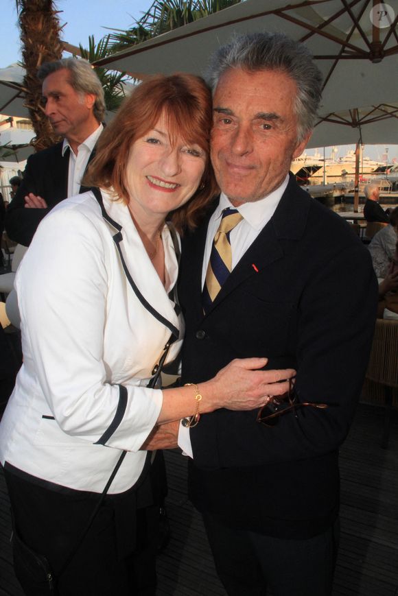 Muriel Mayette-Holtz a eu le malheur de perdre le fils de 5 ans qu’elle avait eu avec lui

Exclusif - Muriel Mayette-Holtz et son mari Gérard Holtz - Remise du 27ème Prix François Chalais à la maison France télévision x Brut lors du 76ème Festival International du Film de Cannes, France le 26 Mai 2023. BALDINI / BESTIMAGE