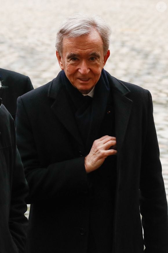 Exclusif - Bernard Arnault - Obsèques de Yvon Gattaz (ancien président du Conseil national du patronat français (CNPF), l’ancêtre du MEDEF) en la Cathédrale Saint-Louis-des-Invalides à Paris le 17 décembre 2024. © Christophe Clovis/Bestimage