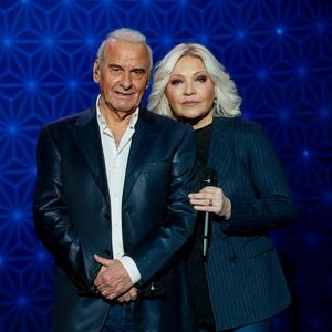 Exclusif - Michel Fugain et sa femme Sanda à l'enregistrement de l'émission "La Boîte à Secrets N°19".

Photo : Christophe Clovis / Bestimage