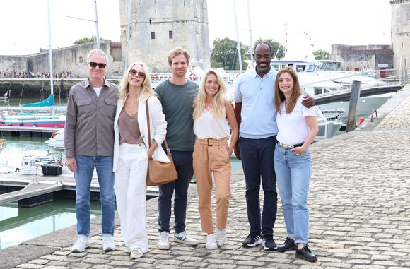 Et "Un si grand soleil" n'échappe pas à la règle. 

Yvon Back et Tonya Kinzinger, Gaela Le Devehat, Constantin Balsan, Aurore Delplace et  Bibi Tanga pour le photocall de "Un si grand soleil" sur le port lors du Festival de la fiction de la Rochelle

© Denis Guignebourg / Bestimage