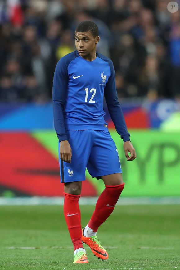 Kylian Mbappé assiste au match amical de football entre la France et l'Espagne au Stade de France à Saint-Denis le 28 mars 2017.

© Cyril Moreau/Bestimage