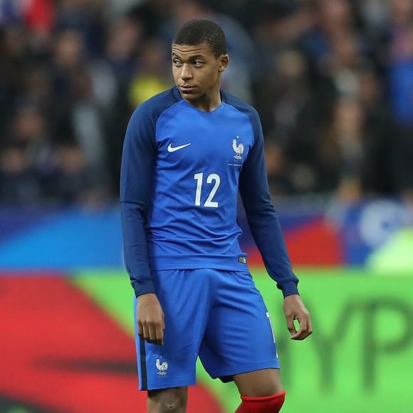 Kylian Mbappé assiste au match amical de football entre la France et l'Espagne au Stade de France à Saint-Denis le 28 mars 2017.

© Cyril Moreau/Bestimage