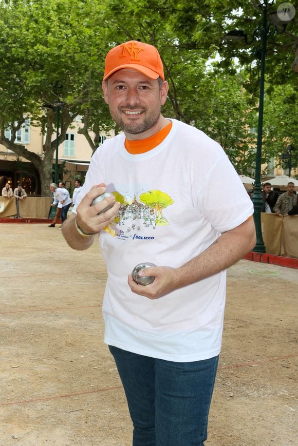 Et son activité de restaurateur n'y est pas pour rien.

Les Chefs à Saint-Tropez fêtent les producteurs 2025 - Les Chefs et les producteurs se retrouvent sur la place des Lices à Saint-Tropez, le 4 mai 2025. La Pétanque des Chefs. David Gallienne  ©Jean-Marc Lhomer / Bestimage.