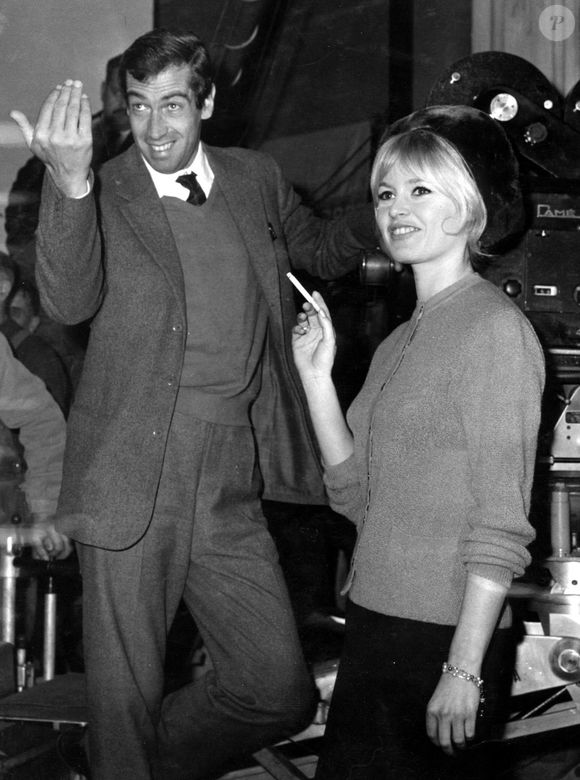 En tant que réalisateur, Roger Vadim était connu pour ses films sensuels et parfois avant-gardistes. Son film le plus connu est Et Dieu créa la femme (1956), qui présente la voluptueuse et innocente Bardot. 8 février 1962 - Paris, France - Crédit photo : © Keystone Press Agency/ZUMA Press Wire.