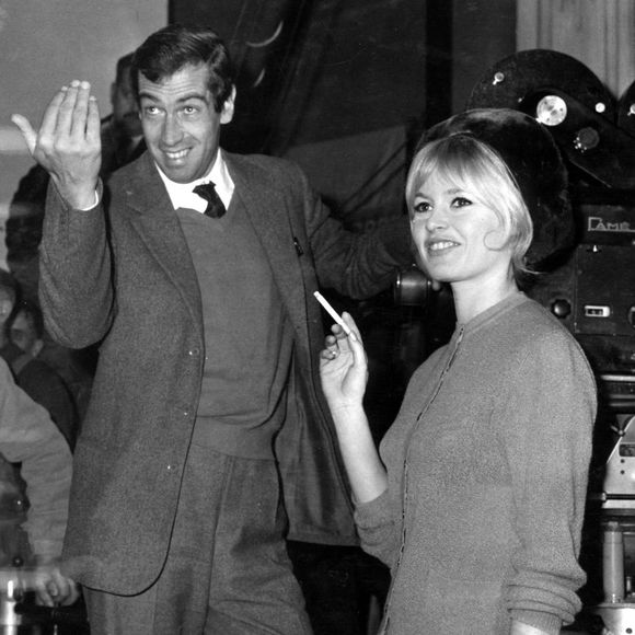 En tant que réalisateur, Roger Vadim était connu pour ses films sensuels et parfois avant-gardistes. Son film le plus connu est Et Dieu créa la femme (1956), qui présente la voluptueuse et innocente Bardot. 8 février 1962 - Paris, France - Crédit photo : © Keystone Press Agency/ZUMA Press Wire.
