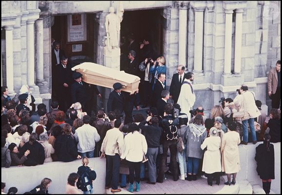 Archives - Les obsèques de Daniel Balavoine à Biarritz en 1986.
Crédit : AGENCE / BESTIMAGE