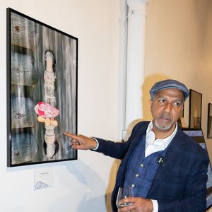 Pascal Légitimus - Pascal Legitimus célèbre ses cinquante ans de carrière et présente une exposition photographique de son travail sur les coquillages au Studio Design Center à Paris le 24 mars 2025. © Jeremy Melloul / Bestimage