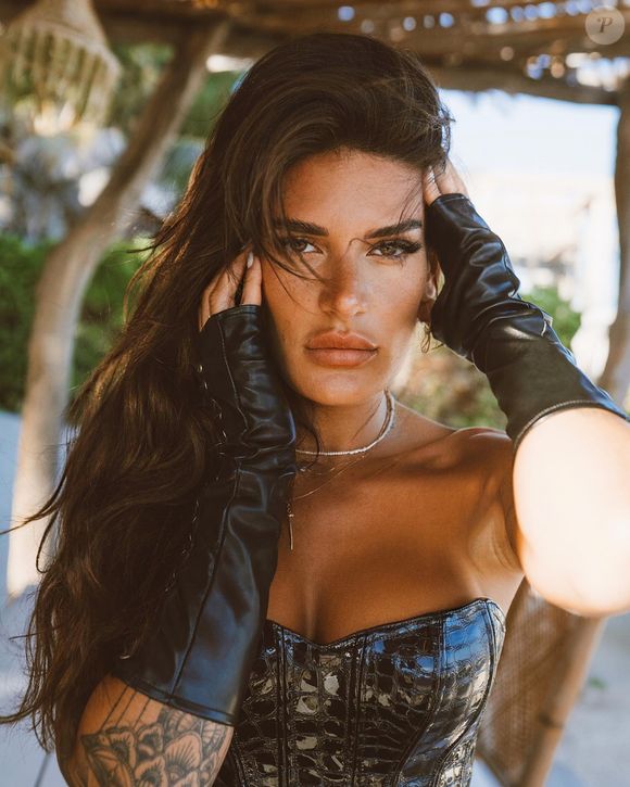 A noter que Léa, la fille du producteur, est elle aussi sortie du silence

Léa Kadoche, Instagram