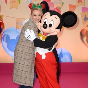 Elodie Gossuin avec Mickey à Disneyand Paris le 17 novembre 2018. © Veeren/Bestimage