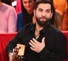 Michel Drucker accueillera Kendji Girac, actuellement en pleine promotion de sa tournée qui célèbre ses 10 ans de carrière. 

Exclusif - Kendji Girac - Enregistrement de l'émission "Vivement Dimanche" au studio Rive gauche, présentée par M. Drucker. L'émission sera diffusée sur France 3© Guillaume Gaffiot/Bestimage