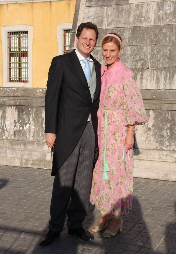 Le prince Philipp est un cousin du prince Georg Friedrich de Prusse, actuel chef de la famille impériale allemande.

Georg Friedrich de Prusse et sa femme Sophie lors du mariage religieux de Maria Francisca de Bragança et Duarte de Sousa Araújo Martins à la basilique du Palais de Mafra, à l’intérieur du Palais national de Mafra, au Portugal, le 7 octobre 2023. 

Dana Press / Bestimage