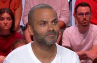 Quinze ans après leur divorce, Tony Parker et Eva Longoria entretiennent toujours de très bonnes relations.

Extrait de l'émission Quotidien sur TMC.