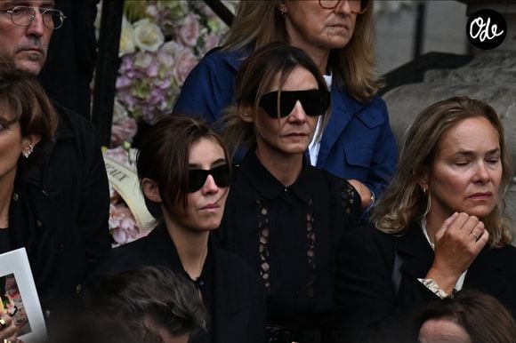 Clotilde Courau et sa fille Vittoria de Savoie - Sortie des obsèques de Mathilde Favier en l'église Saint-Sulpice à Paris, le 31 août 2026.