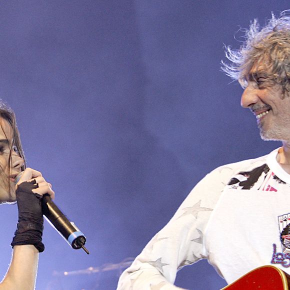 Les chanteurs français Melissa Mars et Louis Bertignac se produisent au festival de musique 'FrancoFolies' à La Rochelle près de Bordeaux, France, le 17 juillet 2005. Photo par Patrick Bernard/ABACAPRESS.COM.