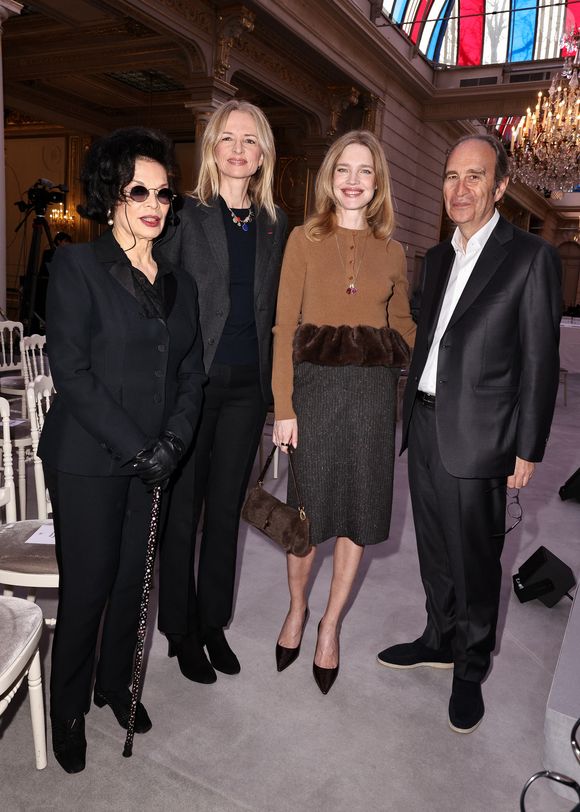 Bianca Jagger, Delphine Arnault, Natalia Vodianova, Xavier Niel - La créatrice S.McCartney est faite Chevalier de la Légion d'honneur par le président français E.Macron au palais de l'Elysée à Paris, le 5 mars 2026, lors de la Fashion Week à Paris. Cette distinction salue son parcours ainsi que son engagement dans l'univers de la création et de la mode.

BFA.com / Backgrid USA / Bestimage