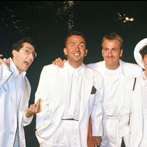 Il comprend toutefois l'attachement du public à la troupe.
"Les Nuls" : Alain Chabat, Dominique Farrugia, Bruno Carette et Chantal Lauby invités au mariage d'Eddie Barclay en 1988.
RINDOFF-PATERSON / BESTIMAGE
