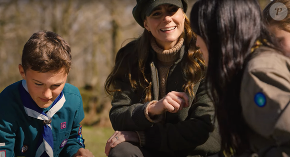 Elle a publié sur Instagram une vidéo d'elle aux côtés d'un groupe de scouts.

Capture d'écran de la vidéo de Kate Middleton avec les Scouts.