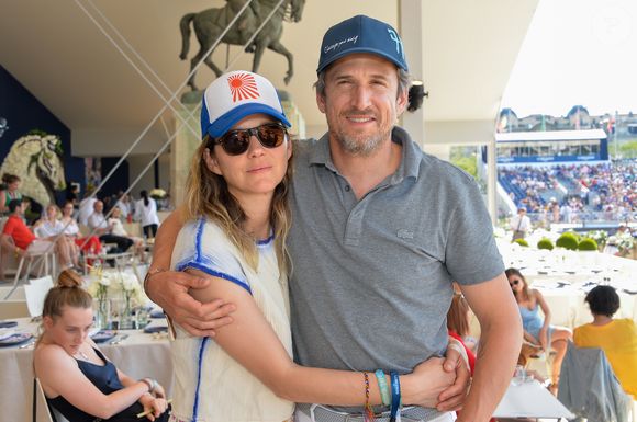 Marion Cotillard et Guillaume Canet dans la tente VIP lors du Longines Paris Eiffel Jumping au Champ de Mars à Paris, le samedi 6 juillet 2019. © Veeren Ramsamy/Bestimage