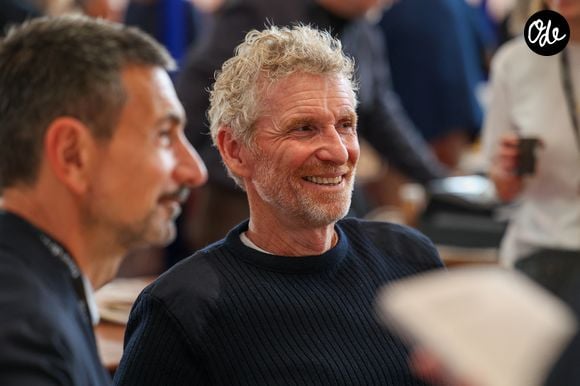 "J'aime fuir le monde, je suis tellement bien ici, au calme", déclare-t-il pour nos confrères.

Denis Brogniart à la Hall Georges Brassens de Brive-la-Gaillarde pour la 43ème Foire du livre de Brive, le 7 novembre 2025. ©Jean-Marc LHOMER/Bestimage.