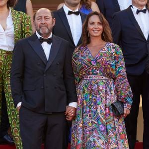 Et s'affiche toujours rayonnante !

Kad Merad et sa compagne Julia Vignali - Montée des marches du film « OSS 117 : Alerte rouge en Afrique Noire » lors du 74ème Festival International du Film de Cannes. Le 17 juillet 2021
© Borde-Jacovides-Moreau / Bestimage