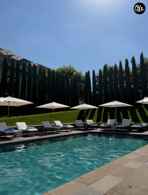 Pour cet événement d'une vie, pas question de choisir un lieu au hasard. C'est à la Villa La Coste, un établissement situé au Puy-Sainte-Réparade, tout près d'Aix-en-Provence, que la joyeuse bande a posé ses valises. Ce fabuleux domaine, qui s'étend sur plus de 600 hectares.

EVJF de Thylane Blondeau