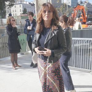 Elle fait même une fixette sur son poids. "Je surveille en permanence les kilos en trop et ce que je mange. J'espère qu'un jour ce ne sera plus un sujet, mais ce n'est pas facile quand on est une femme d'images", a-t-elle confié.

Faustine Bollaert - Les invités de l'émission "Les Grosses Têtes" à la sortie des studios de RTL à Neuilly-sur-Seine, FRance, le 22 octobre 2024. © Jonathan Rebboah/Panoramic/Bestimage