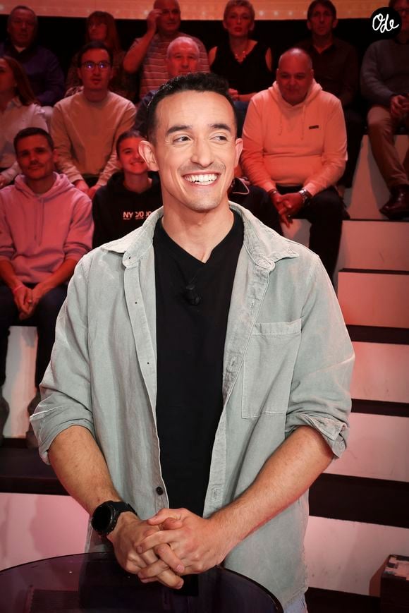 Très exposés tous les deux, Juju Fitcats et Tibo InShape doivent composer avec une notoriété qui dépasse largement leurs activités respectives. 

Exclusif - Tibo InShape, lors de l'émission Tout Beau Tout N9uf (TBT9) présenté par C.Hanouna et diffusé en direct sur W9 le 24 octobre 2025. © Jack Tribeca / Bestimage