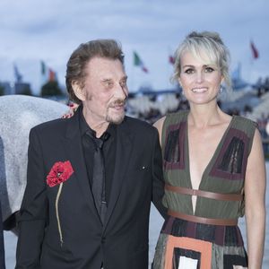 Johnny Hallyday et sa femme Laeticia Hallyday - Remise du Prix Eiffel avec Johnny et Laeticia Hallyday - Record du saut en hauteur de la ville de Paris / EOS - Longines Paris Eiffel Jumping à la plaine de Jeux de Bagatelle à Paris le 1er juillet 2016. Cette remise de prix est le prologue de la soirée au profit de l'association "La bonne étoile" de Laeticia Hallyday.
© Olivier Borde / Veeren / Bestimage